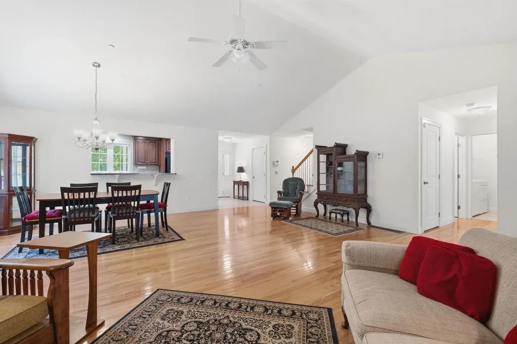12 Thorn Hill Road Hooksett NH 03106