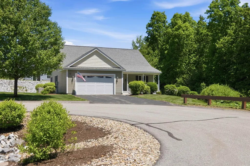 12 Thorn Hill Road Hooksett NH 03106