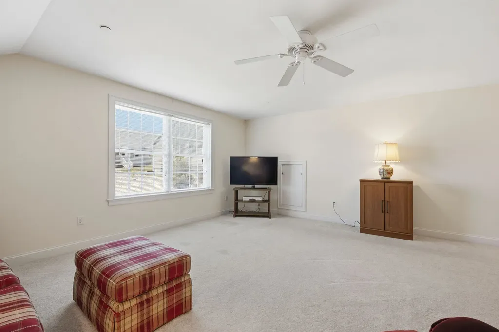 12 Thorn Hill Road Hooksett NH 03106