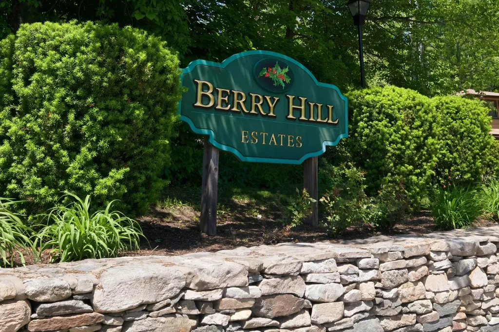 12 Thorn Hill Road Hooksett NH 03106
