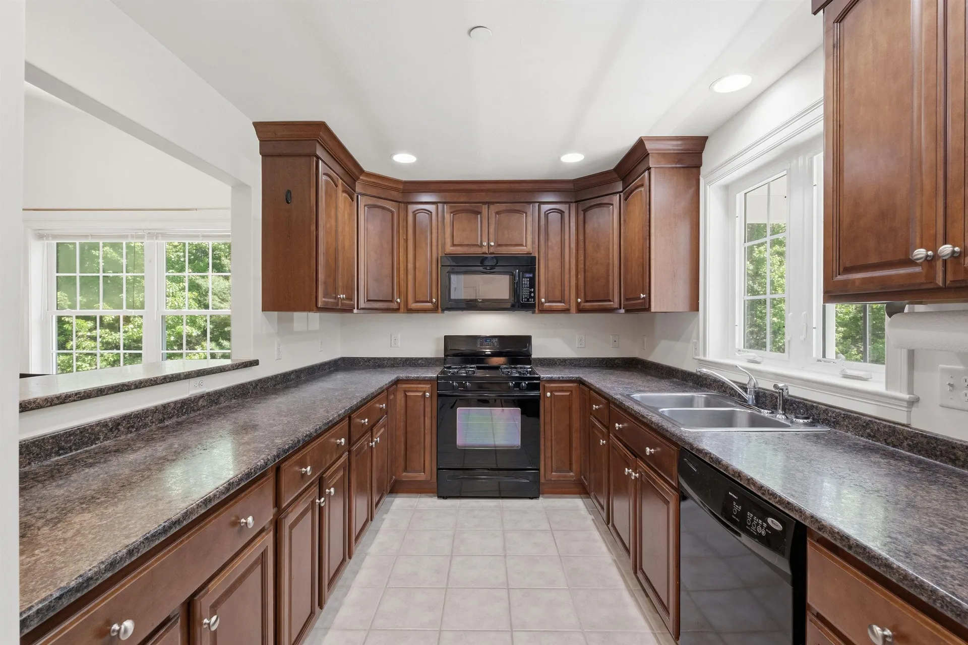 12 Thorn Hill Road Hooksett NH 03106