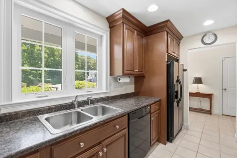 12 Thorn Hill Road Hooksett NH 03106