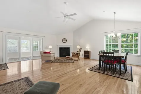 12 Thorn Hill Road Hooksett NH 03106