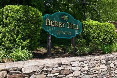 12 Thorn Hill Road Hooksett NH 03106