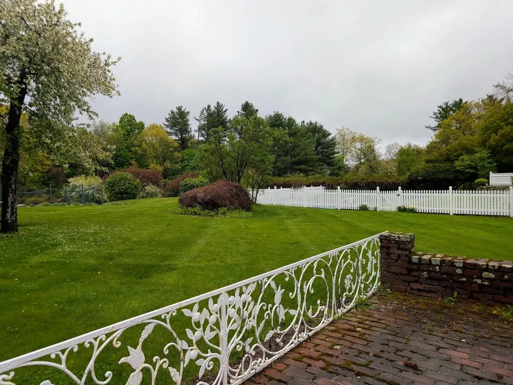 16 Gould Hill Road Hopkinton NH 03229