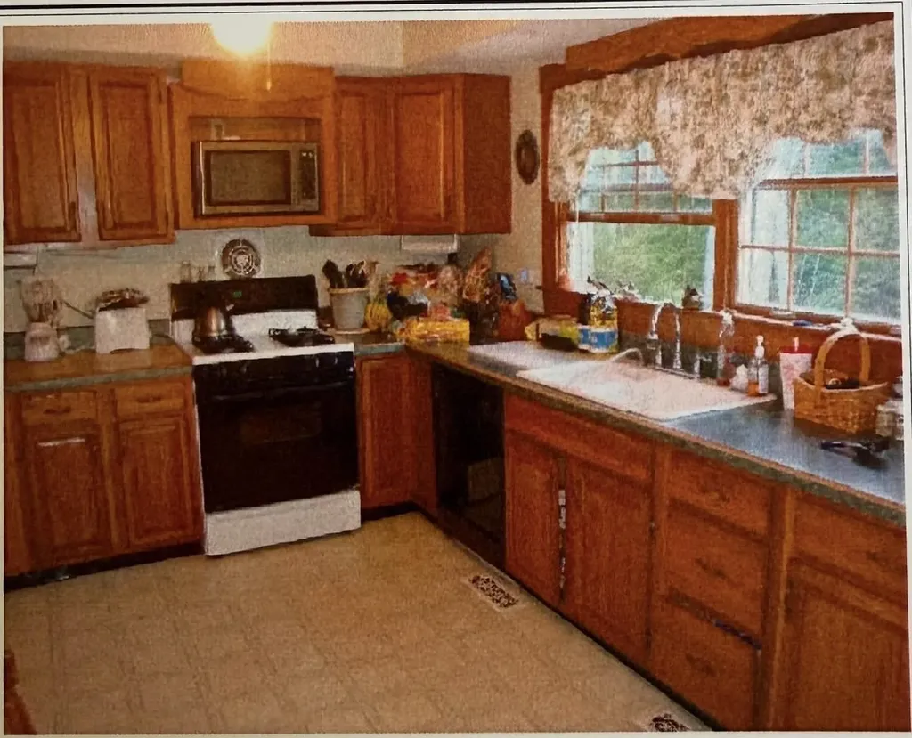 29 Tandy Road Deerfield NH 03037
