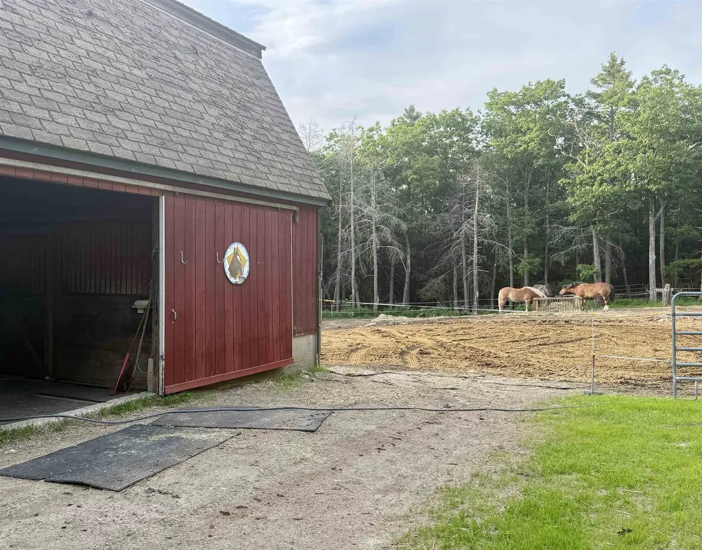 29 Tandy Road Deerfield NH 03037
