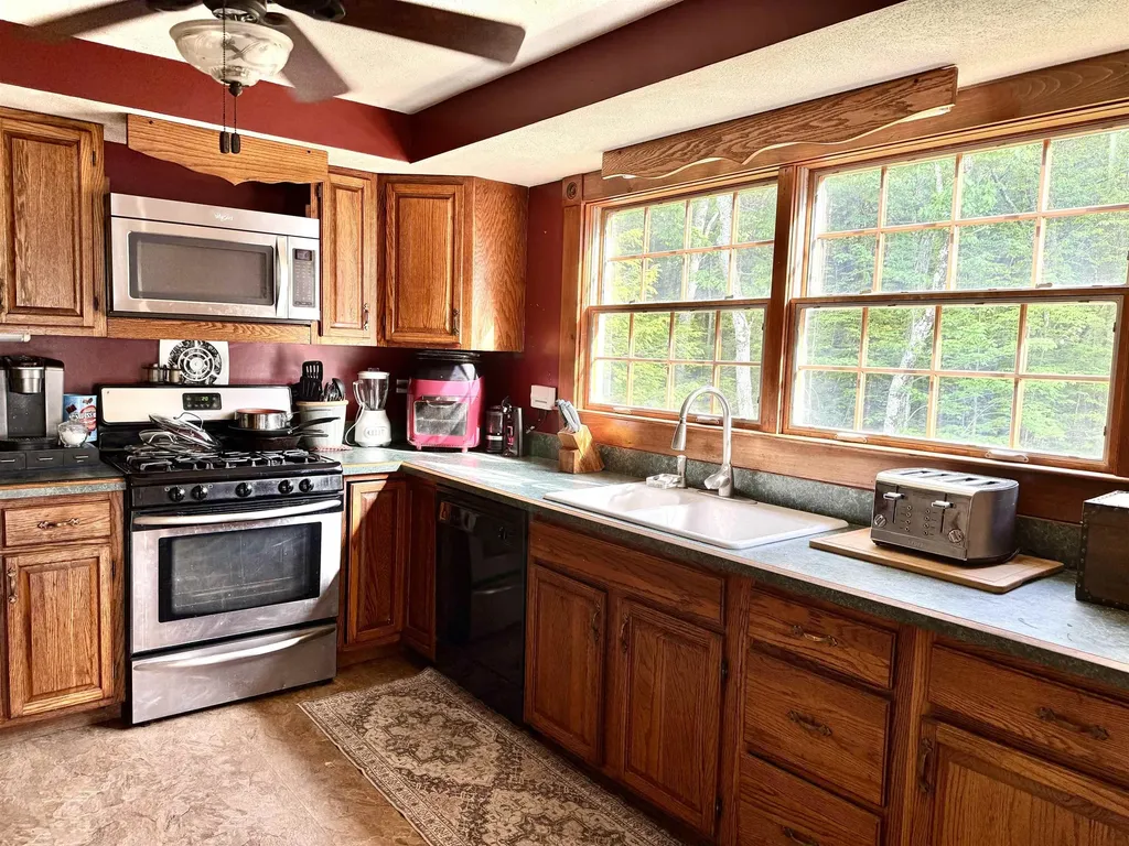 29 Tandy Road Deerfield NH 03037