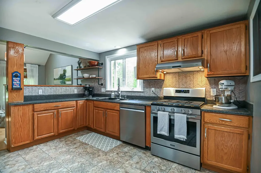 15 Birnum Woods Road Stratham NH 03885