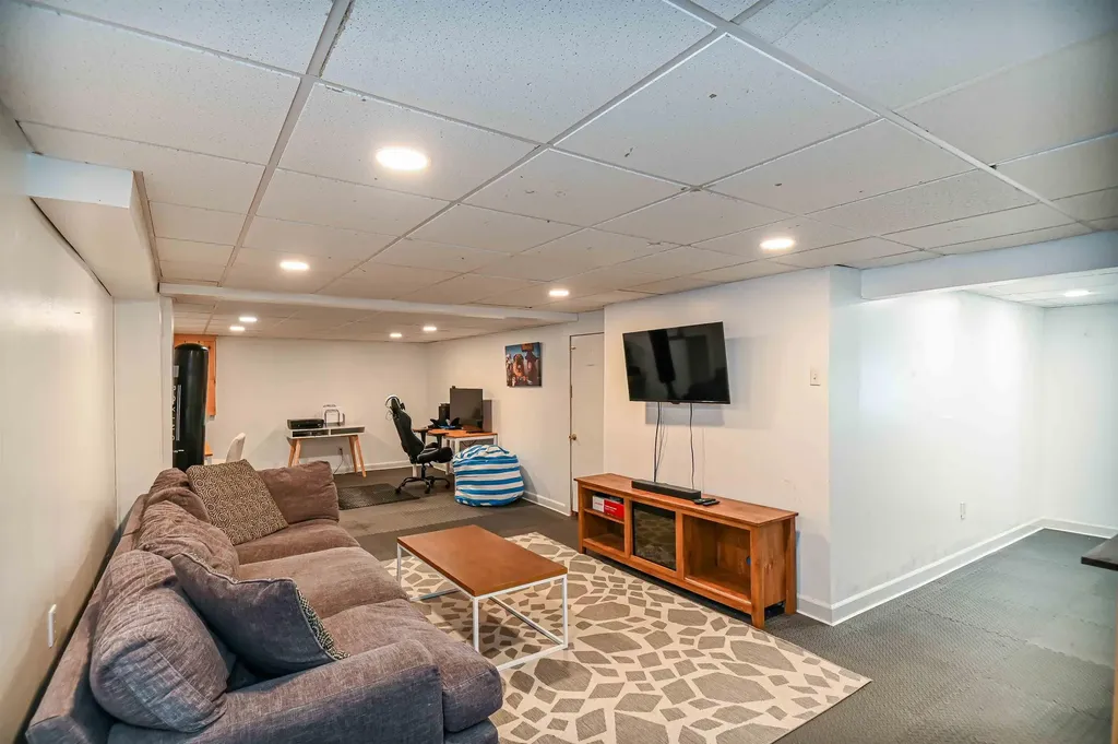15 Birnum Woods Road Stratham NH 03885