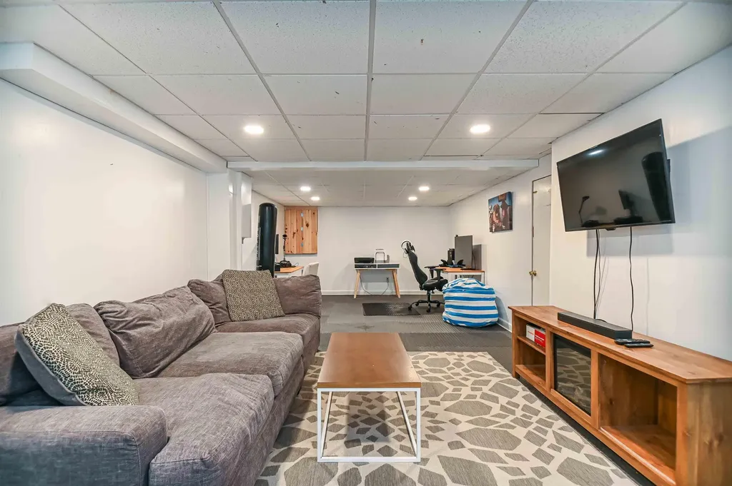 15 Birnum Woods Road Stratham NH 03885