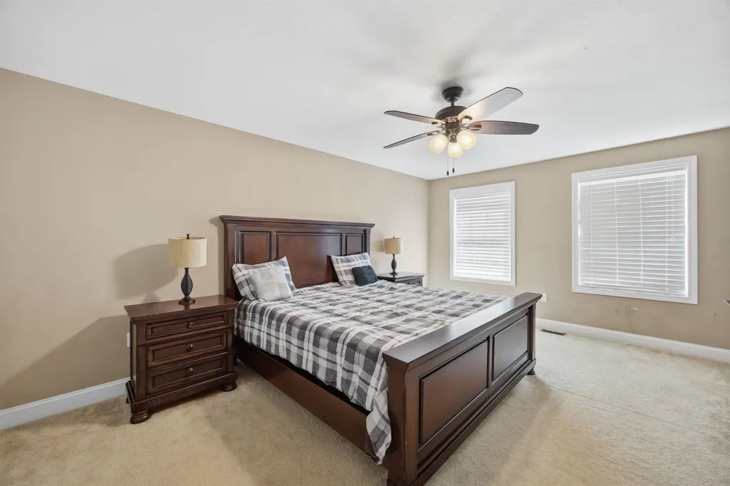 317 University Circle Hooksett NH 03106