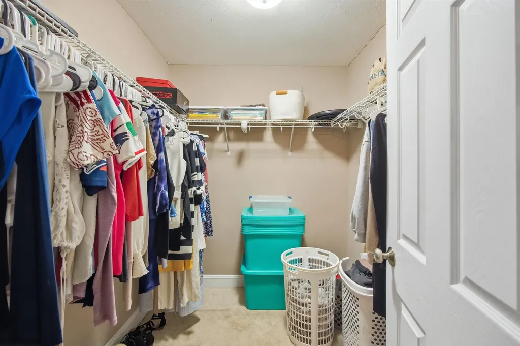 317 University Circle Hooksett NH 03106