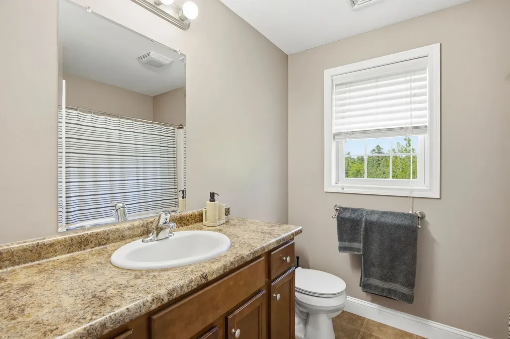 317 University Circle Hooksett NH 03106