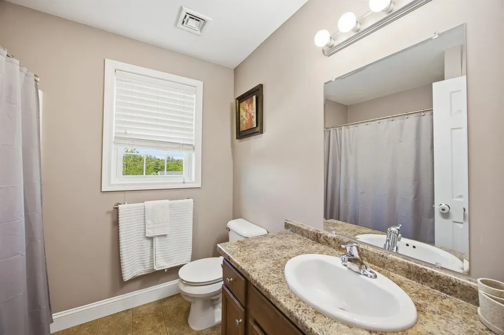 317 University Circle Hooksett NH 03106