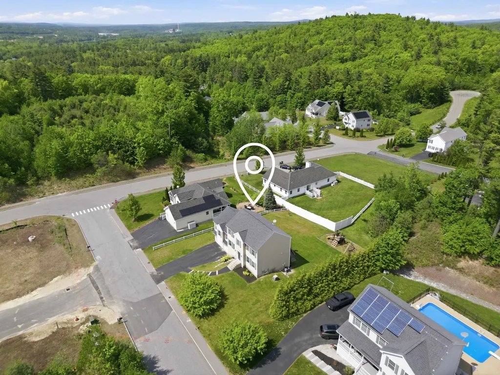 317 University Circle Hooksett NH 03106