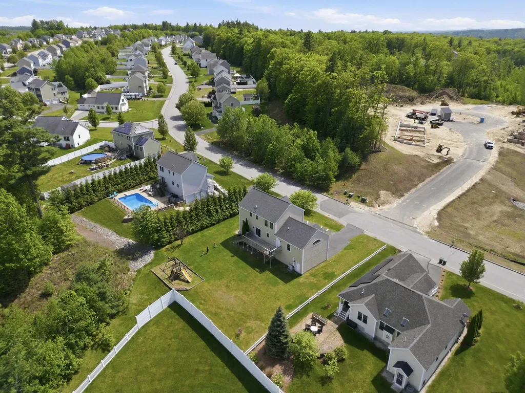 317 University Circle Hooksett NH 03106