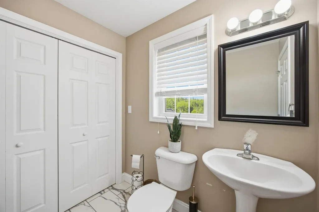 317 University Circle Hooksett NH 03106