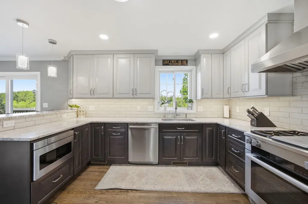 317 University Circle Hooksett NH 03106