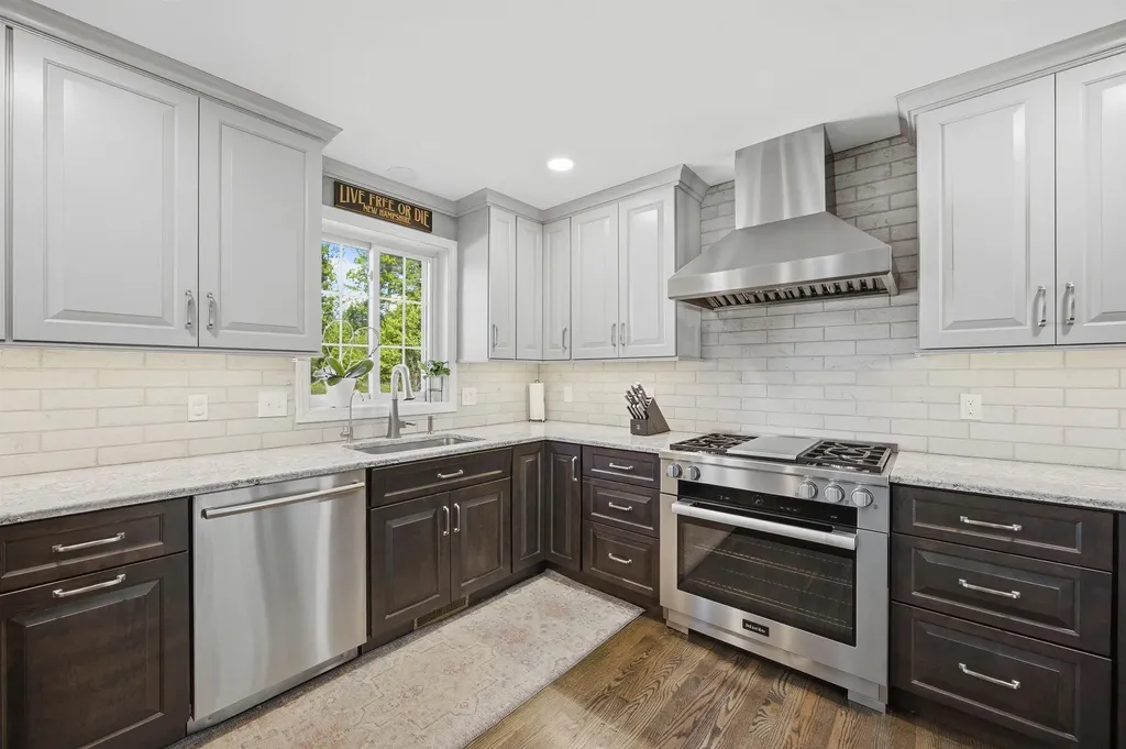 317 University Circle Hooksett NH 03106