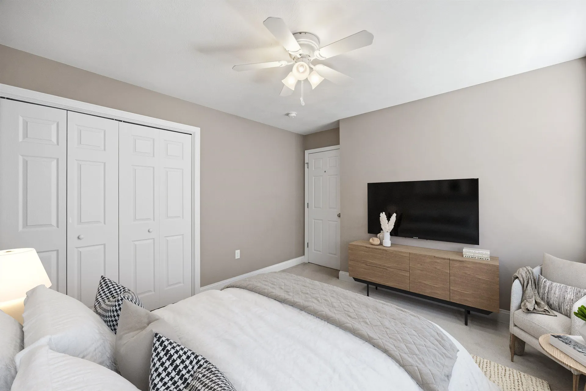 317 University Circle Hooksett NH 03106