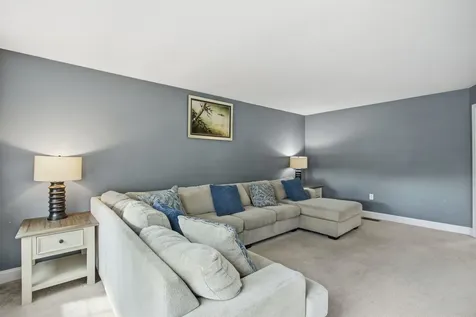 317 University Circle Hooksett NH 03106