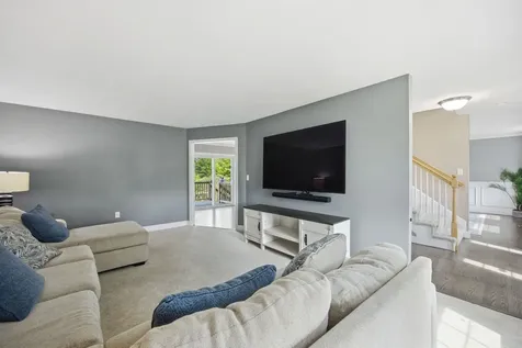 317 University Circle Hooksett NH 03106