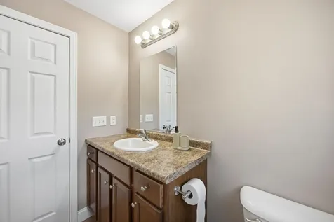 317 University Circle Hooksett NH 03106