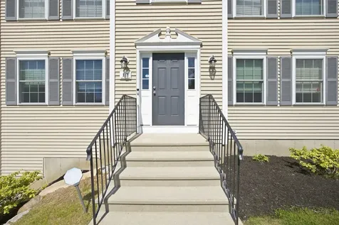 317 University Circle Hooksett NH 03106