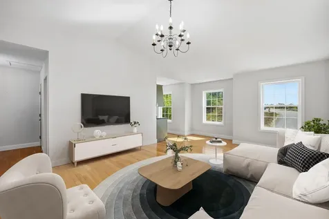 317 University Circle Hooksett NH 03106