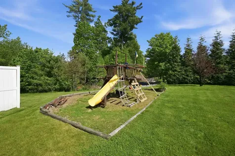 317 University Circle Hooksett NH 03106
