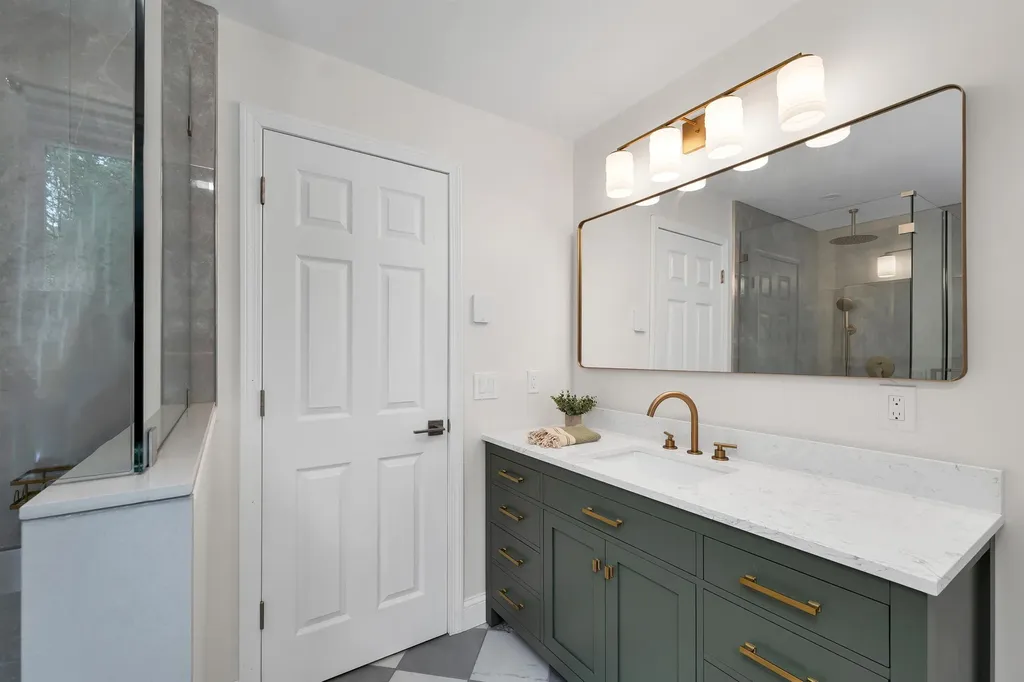 7 Loon Street Wolfeboro NH 03894