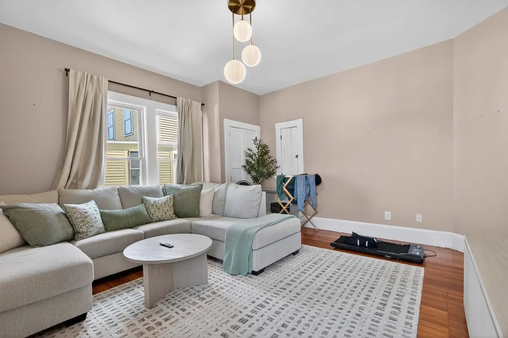 20 Abbott Street Nashua NH 03064