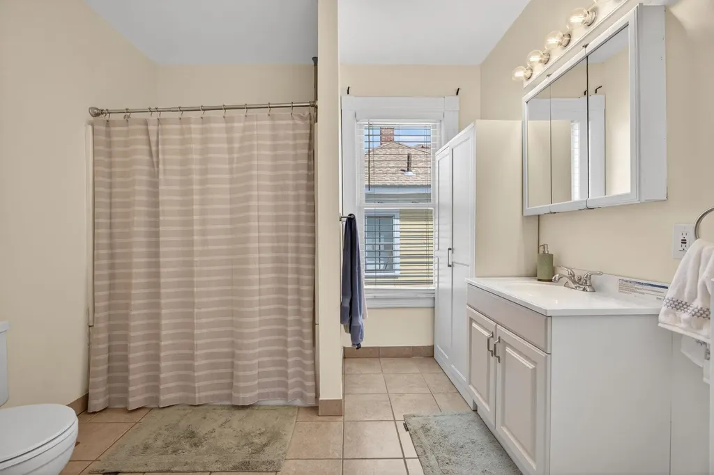 20 Abbott Street Nashua NH 03064