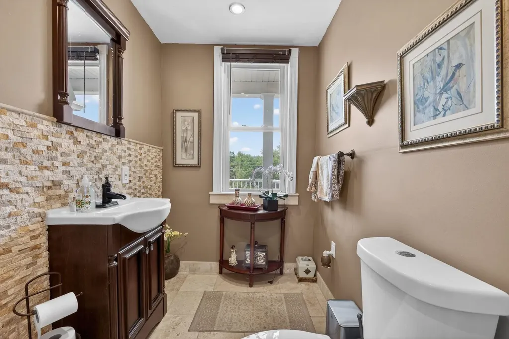 20 Abbott Street Nashua NH 03064