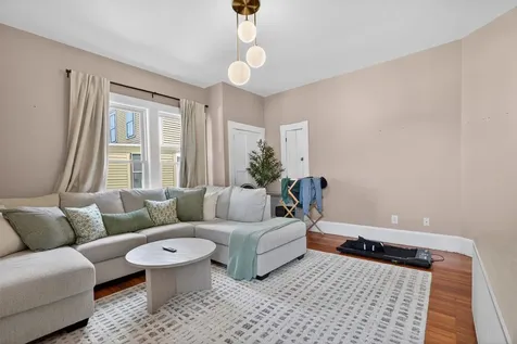 20 Abbott Street Nashua NH 03064