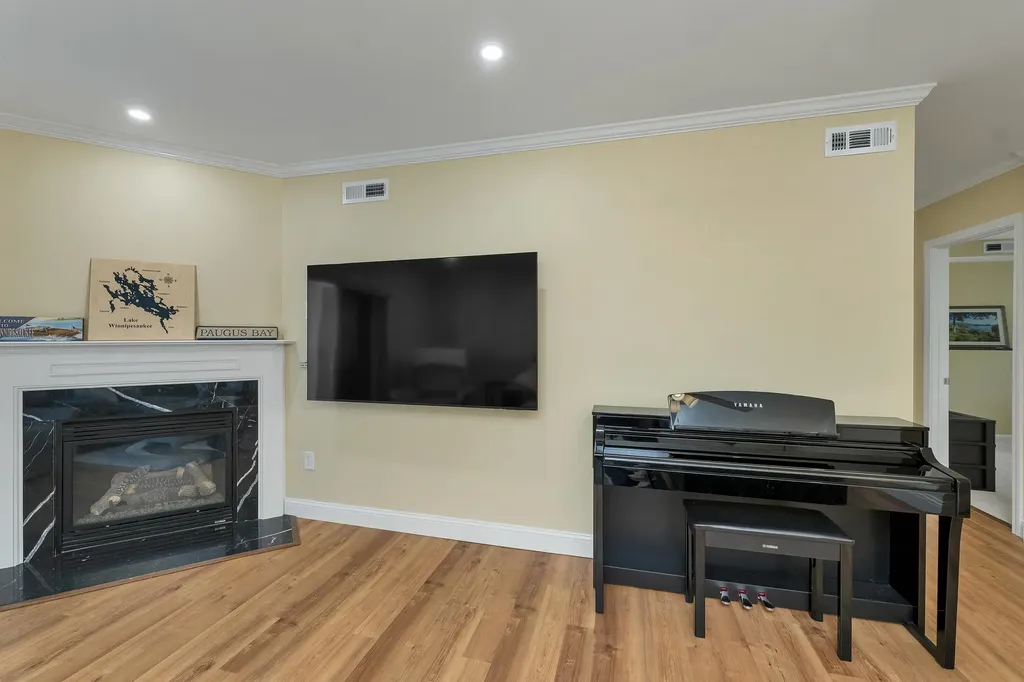 25 Sullivan Way Laconia NH 03246