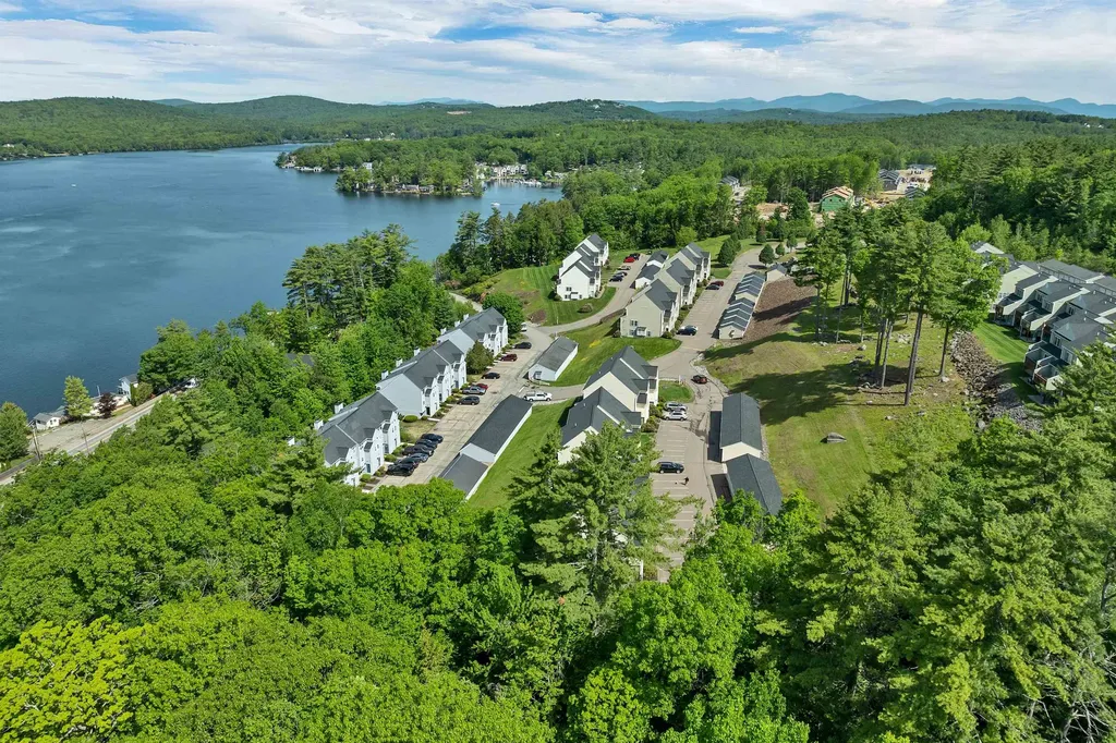 25 Sullivan Way Laconia NH 03246