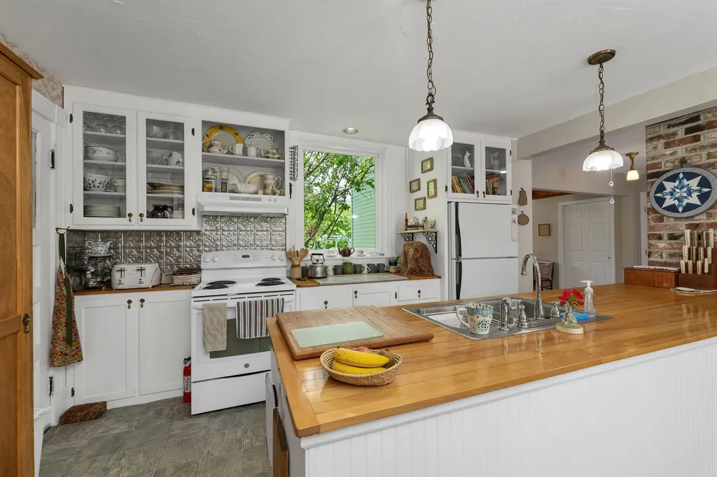 195 Philbrook Road Sanbornton NH 03269