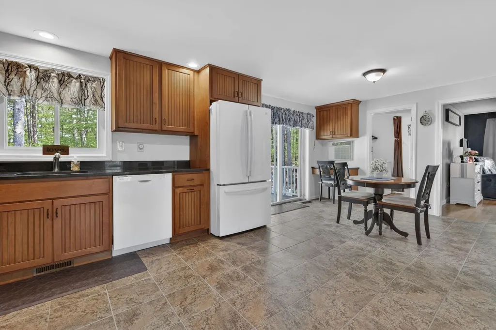 30 Royal Lane Londonderry NH 03053