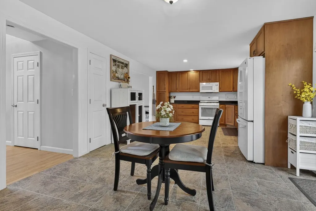 30 Royal Lane Londonderry NH 03053