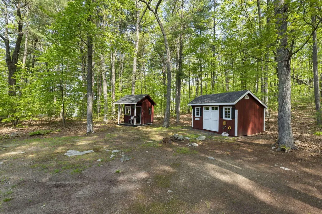 30 Royal Lane Londonderry NH 03053
