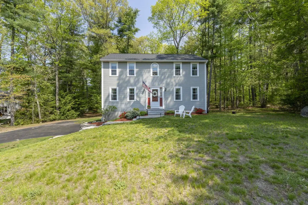 30 Royal Lane Londonderry NH 03053