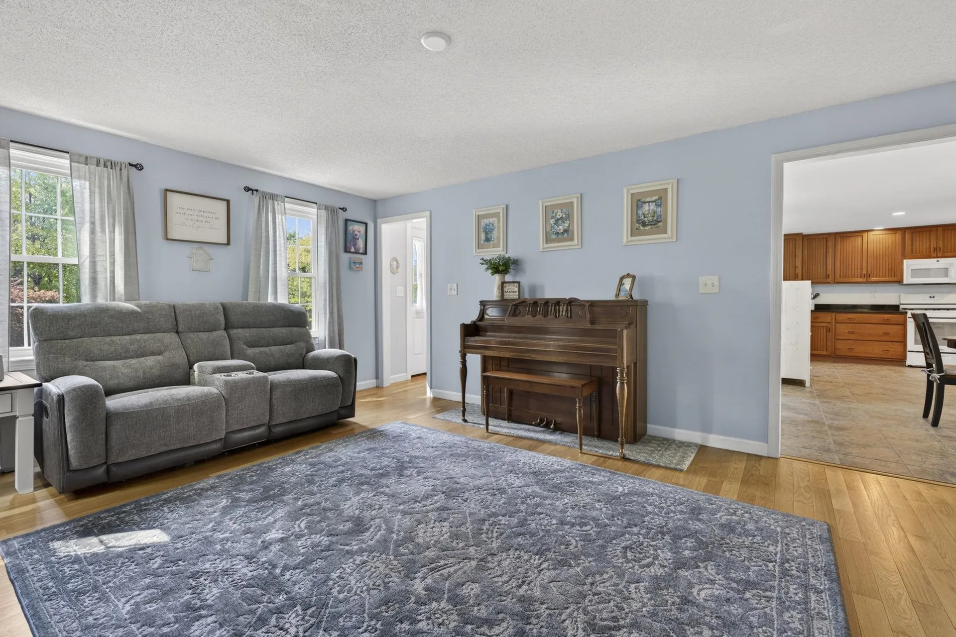 30 Royal Lane Londonderry NH 03053