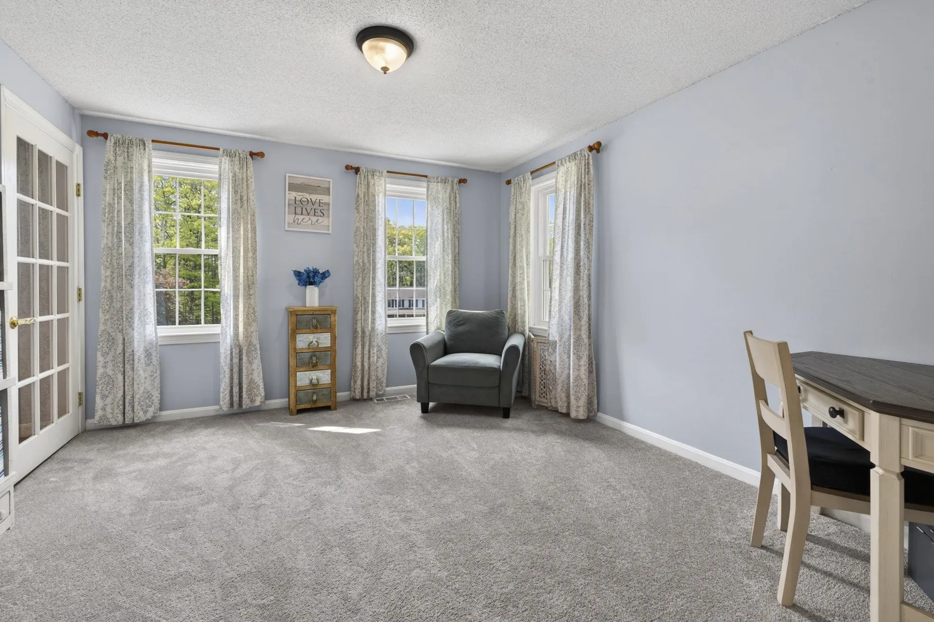 30 Royal Lane Londonderry NH 03053