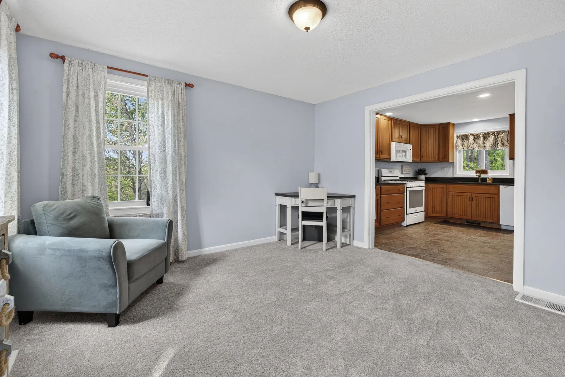 30 Royal Lane Londonderry NH 03053