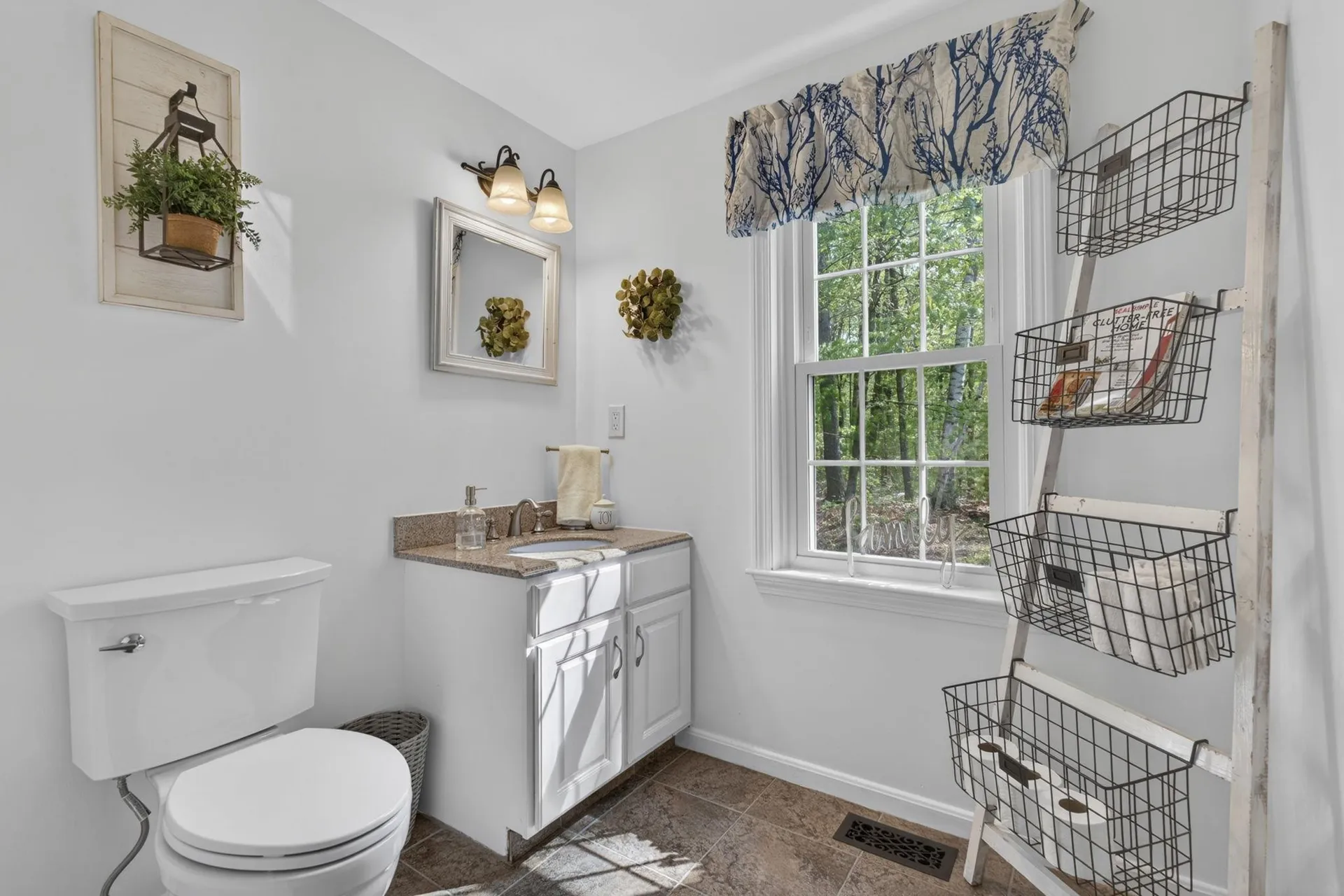 30 Royal Lane Londonderry NH 03053