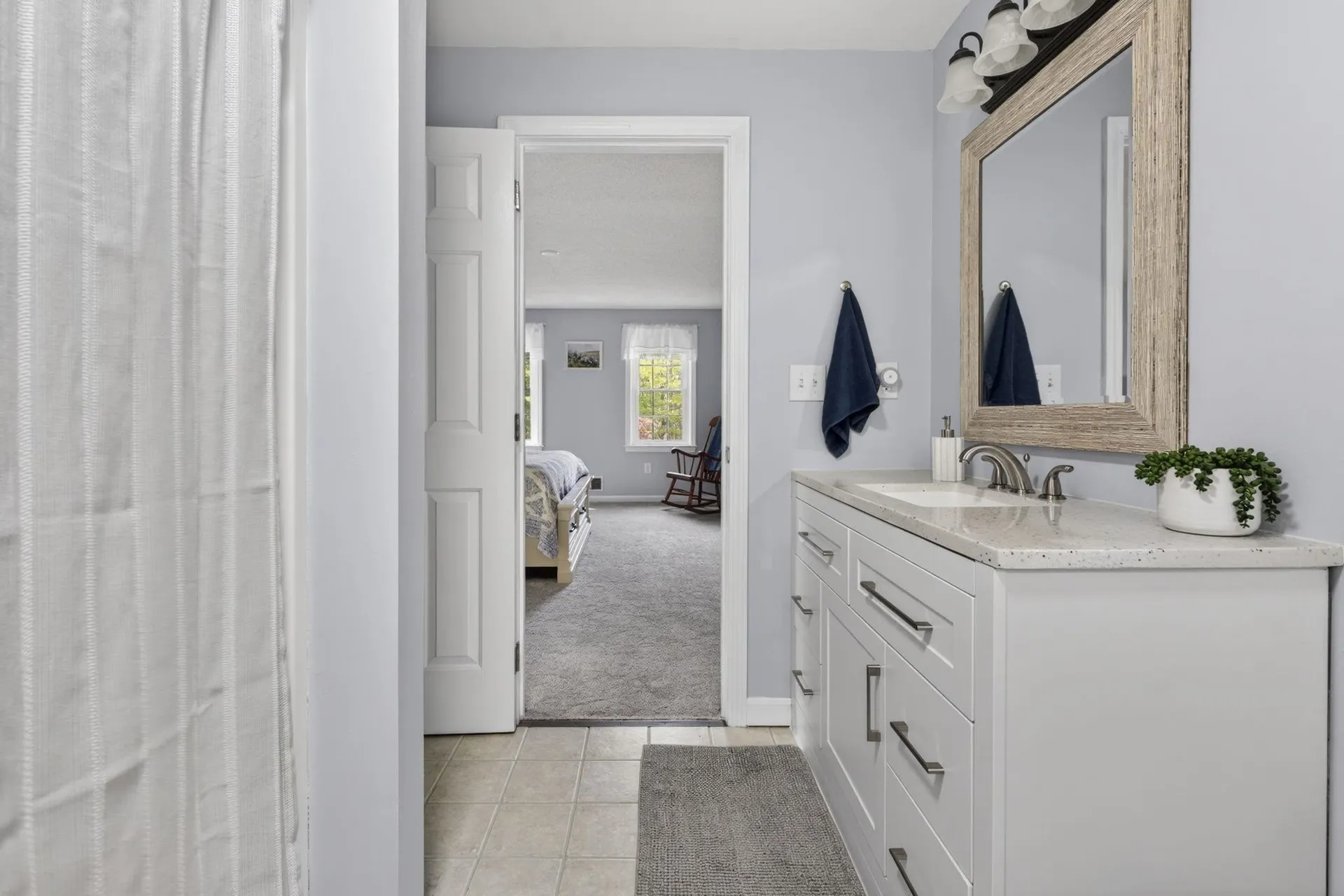 30 Royal Lane Londonderry NH 03053