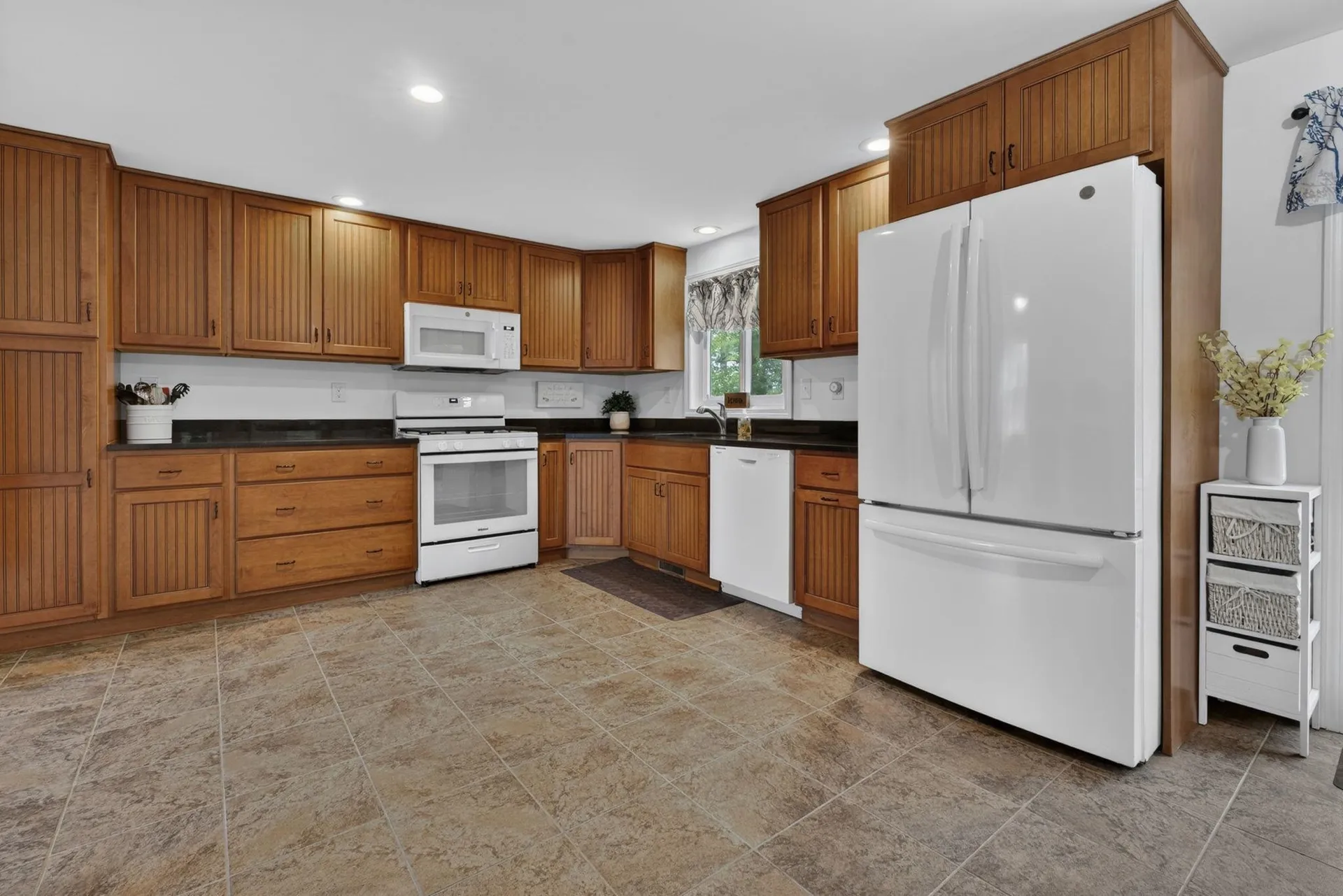 30 Royal Lane Londonderry NH 03053