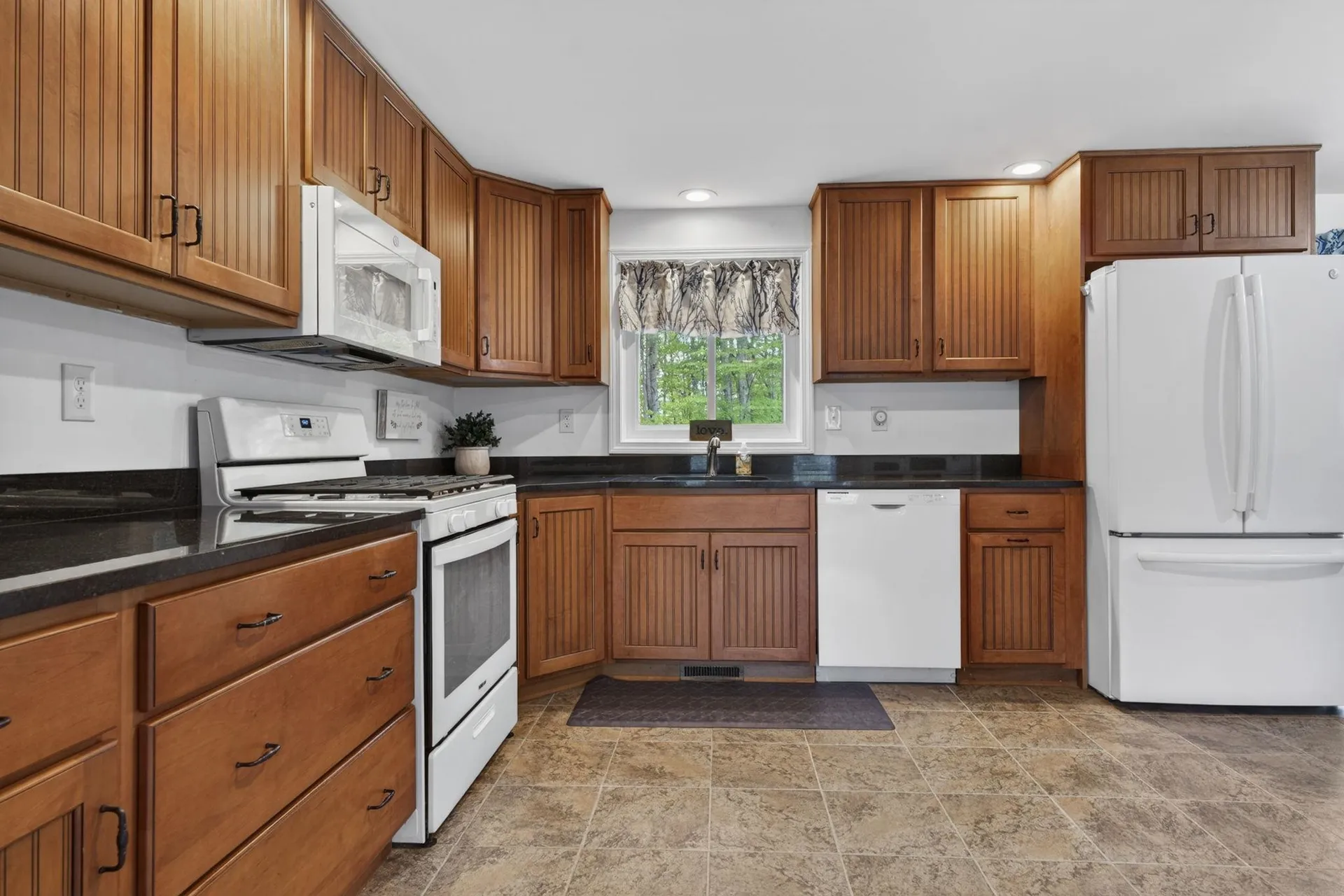 30 Royal Lane Londonderry NH 03053